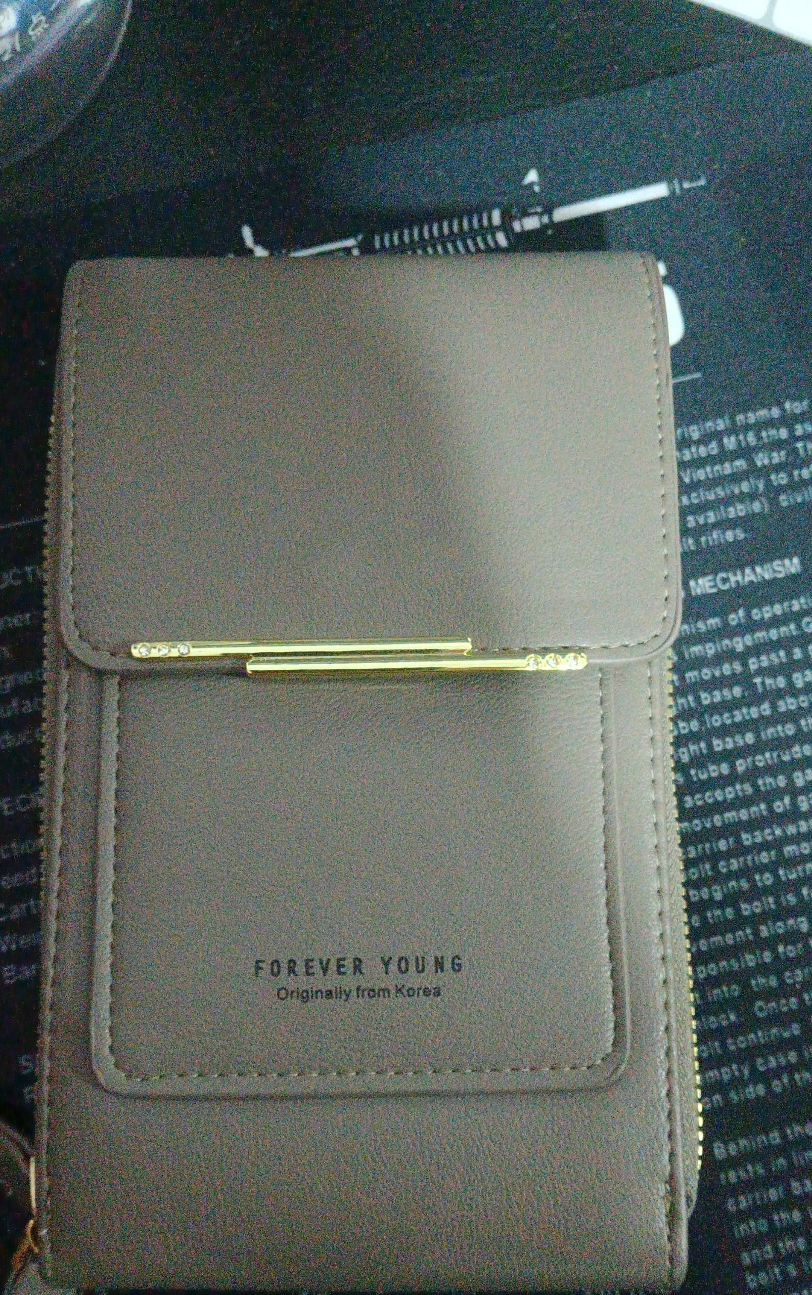 Chic Tech Carry: Stylish Touch Screen Crossbody Wallets